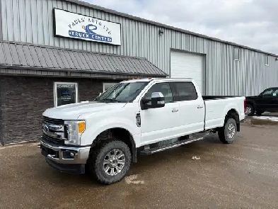 2017 Ford F350 Crew Cab 4X4 XLT 62L  Clean Title