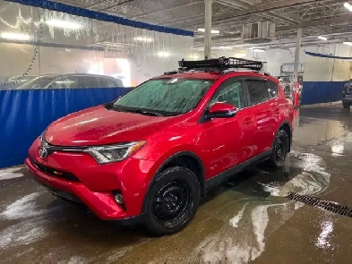 2016 Toyota RAV4 LE AWD  123k km  2 tirewheel sets  CarPlay