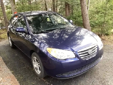 2010 Hyundai Elantra GL   4 door sedan