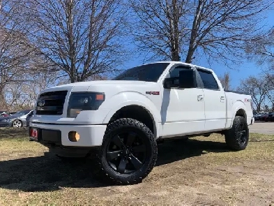 2013 F150 FX4 CREW 5L LOW KMS LIFT CERTIFIED
