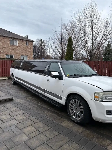 Lincoln Navigator Limousine