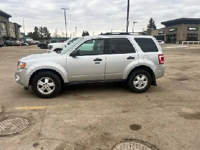 2010 Ford Escape XLT 4WD Low Mileage