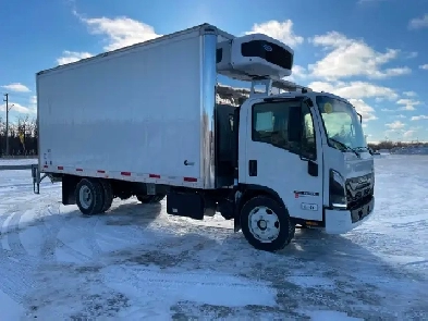 2025 Isuzu NRR Refrigerated  heated  lift gate
