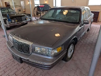 1996 Lincoln Town Car Image# 1