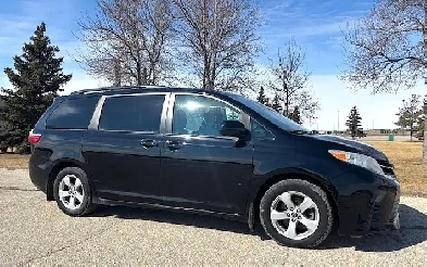 2018 Toyota Sienna LE 8 PASSENGER -PWR DOORS-WARRANTY INCLUDED Image# 1