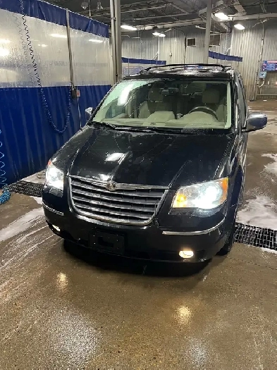 2010 Chrysler Town  Country Limited