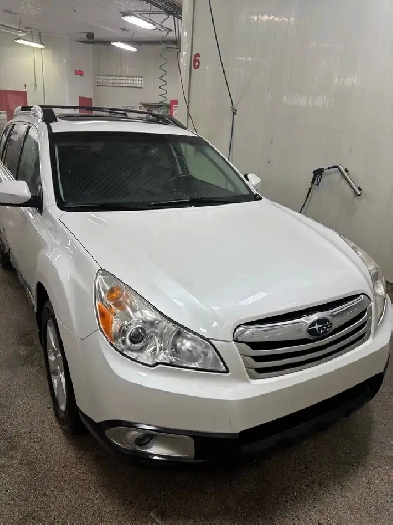 2010 Subaru Outback Image# 1