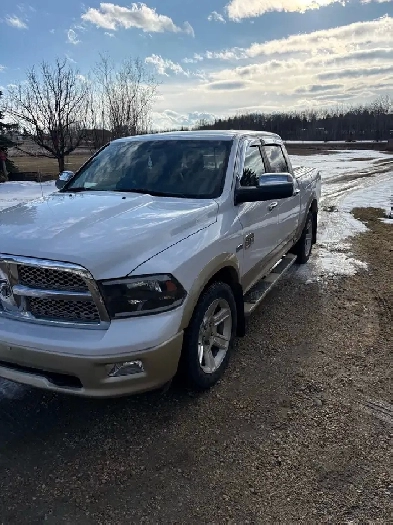 Selling my 2012 ram 1500 Laramie longhorn asking 24000