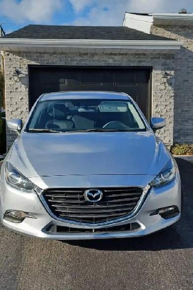 Mazda 3  2017 bas km jamais accidente