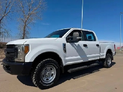 2017 Ford Super Duty F-350 SRW ONLY 129K - 4WD Crew Cab - CLEAN Image# 1