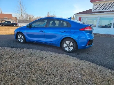 2017 HYUNDAI  IONIQ HYBRID SEL HATCHBACK TOTALLY SPOTLESS