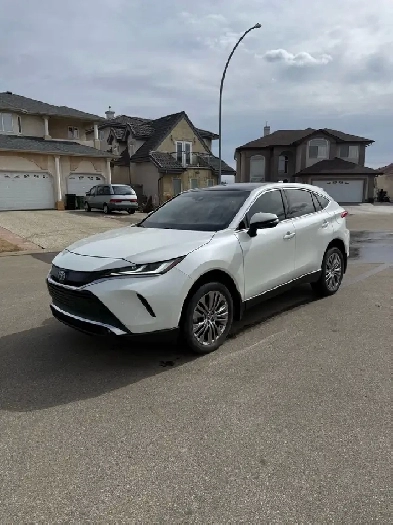 $41,000 - 2022 Toyota Venza Limited Hybrid AWD | Fully Loaded | Image# 1