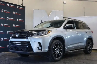 2018 Toyota Highlander SE AWD  SUNROOFNAVICAMERABLINDSPOT