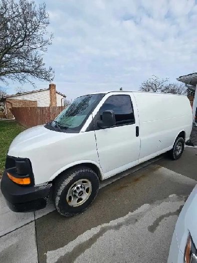 2010 gmc savana