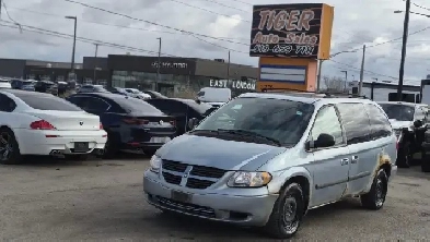 2005 Dodge Grand Caravan NO ACCIDENTS, RUNS AND DRIVES, AS IS Image# 1