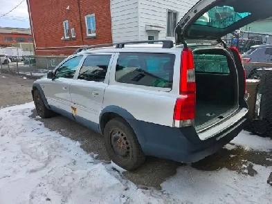 Volvo XC70 2004  For parts ONLY  1000  TEL QUEL