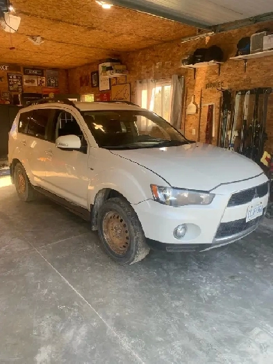 2013 Mitsubishi Outlander for parts