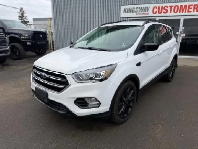 2018 Ford Escape SE AWD  LOW KILOMETRES  TWOTONE INTERIOR