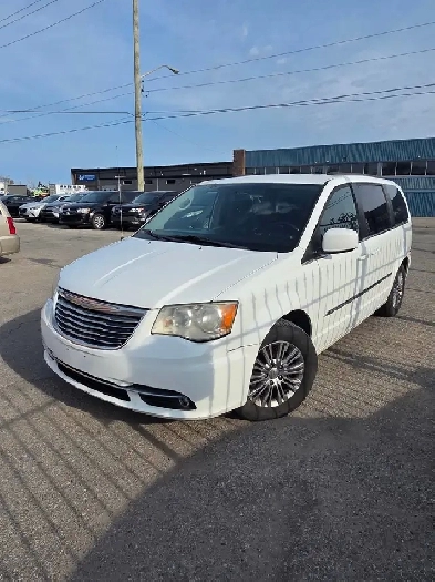 2015 Chrysler Town  Country Touring L