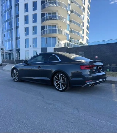 AUDI S5 LIKE NEW LOW KM