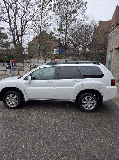2010 Mitsubishi Endeavor for Sale Image# 1