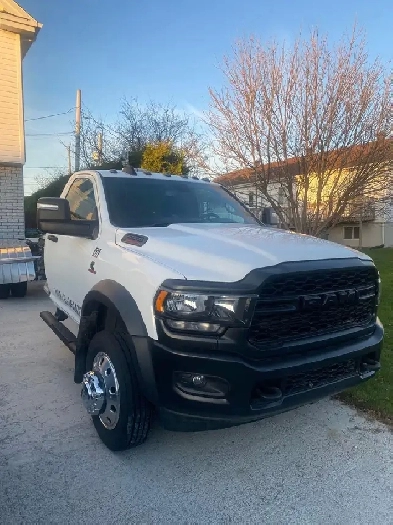 RAM 5500 2024 – Cummins 6.7 Diesel – 9 600 km – 75 000 $