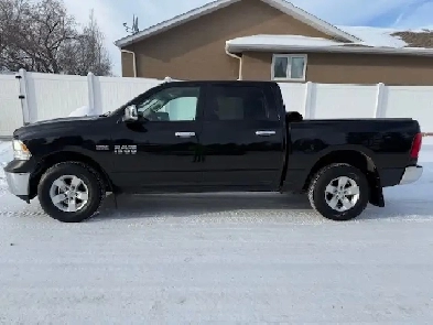 2018 RAM 1500 CREW CAB 4X4 - - SLT - PKG- VERY RARE 6 SEATS Image# 1