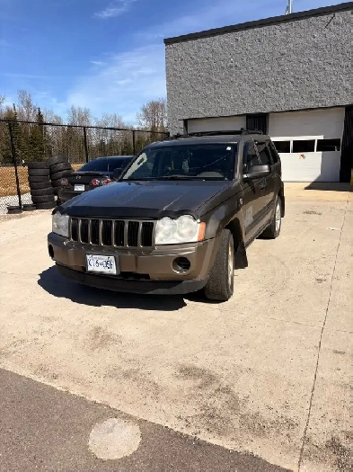 2006 Jeep Grand Cherokee Laredo 4.7L V8 Image# 1