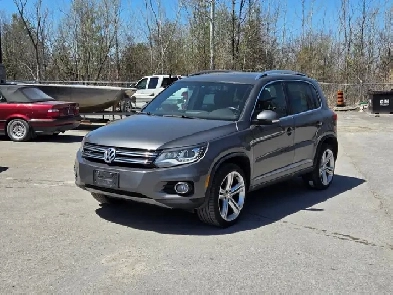 2014 Volkswagen Tiguan  Fully loaded clean carfax low mileage