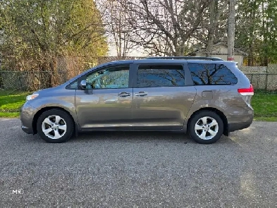 2012 Toyota Sienna LE 8-Pass P. Sliding doors , Bluetooth, Rever Image# 1