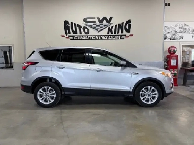 2017 Ford Escape SE / Front Wheel Drive / Heated Seating / r Cam Image# 1