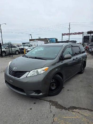 2011 Toyota Sienna Base Image# 1