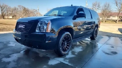 2014 Yukon XL 9 seater Image# 1