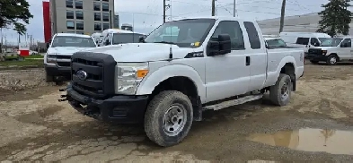 2015 Ford Super Duty F-350 SRW - 4x4 - 4 Doors - Tow Package! Image# 1