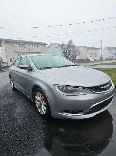2015 Chrysler 200C Premium – Low KM (130k) – New MVI
