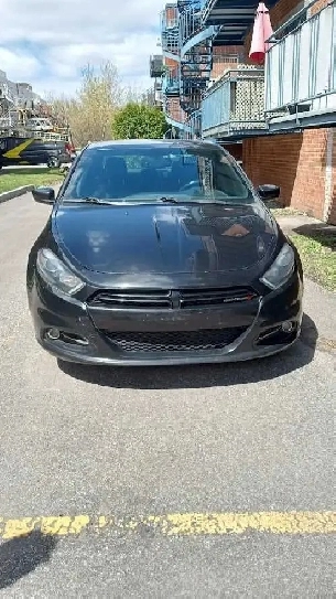 Belle voiture propre et en ordre. Image# 1