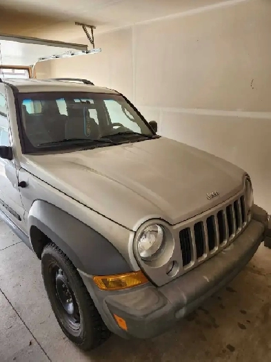 2004 Jeep Liberty V6 4x4 Image# 1