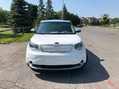 2016 Kia Soul EV  We Finance