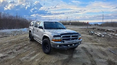 2002 Dodge Dakota 4x4 47L V8 with a Canopy