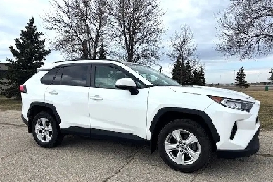 2021 Toyota RAV4 XLE AWD SUNROOF  NO ACCIDENTS  WARRANTY INCL