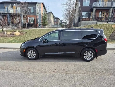 CHRYSLER GRAND CARAVAN SXT 2025 Image# 1