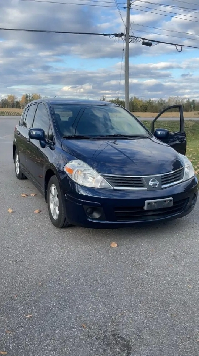 2009 Nissan versa