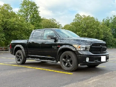 2019 RAM 1500 BIG HORN 4X4 ECODIESEL BLACKED OUT