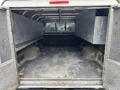 2010 Ford F-250 XLT / Ext Cab / 8 Ft Long Box / 4x4 / Canopy