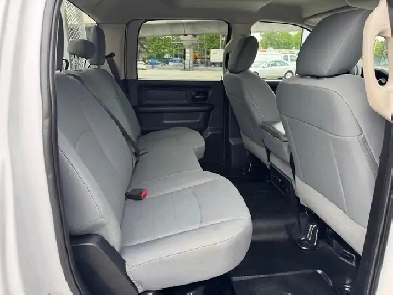 2018 Ram 3500 SXT Crew Cab / 8 Ft Long Box / Power Lift Gate