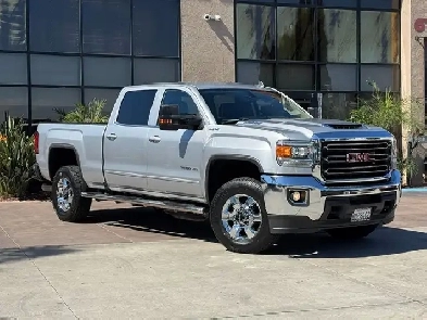 2018 GMC Sierra 2500HD SLE 4WD-6.6L-DURAMAX DIESEL-CREW CAB-8' L