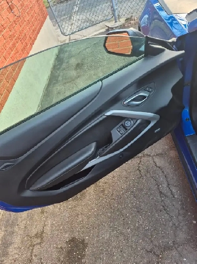 2018 camaro 1LS with upgraded 1LE package only 68,000kms will ce