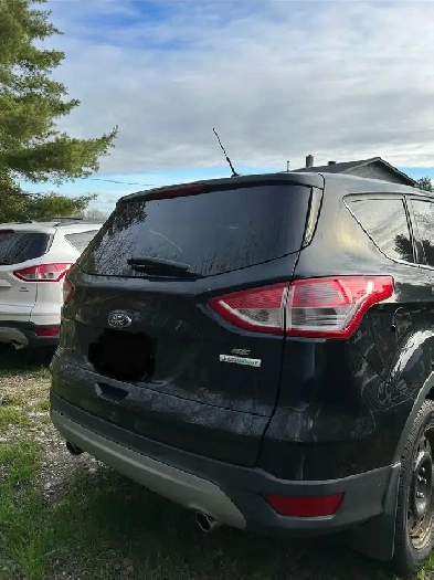 2013 & 2014 Ford Escapes FOR PARTS