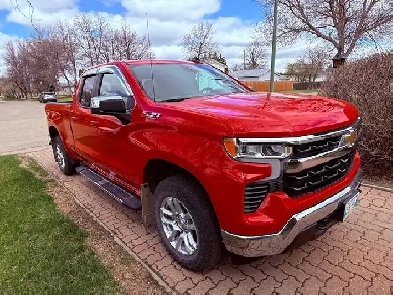 2022 Chevrolet Silverado 1500 LT 4WD – Low KM – Excellent Condit