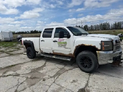 2010 chev 2500 4x4 runs good but needs body work